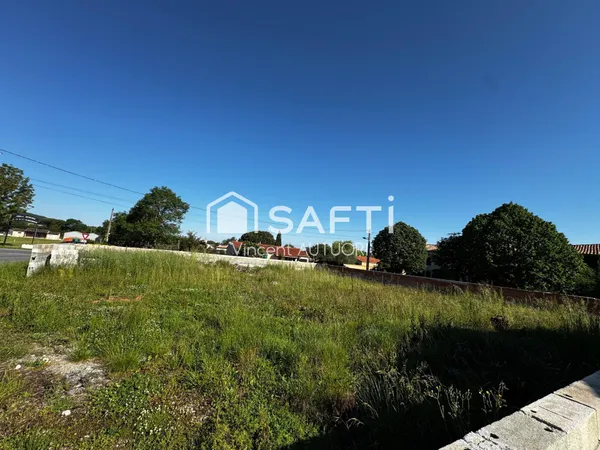 Terrain constructible 746m2 clôt