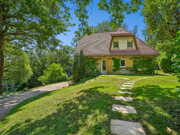 Tassin-la-Demi-Lune - Maison familiale dans un écrin de verdure confidentiel, à proximité du golf