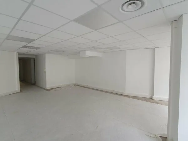 Bureau 73 m²