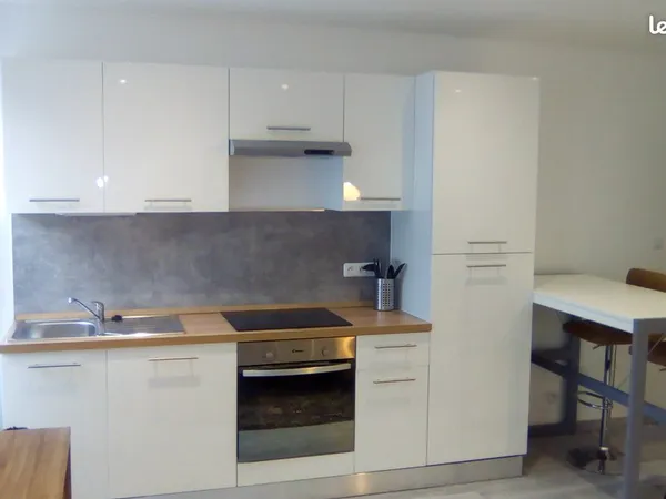 F2 meublé contemporain