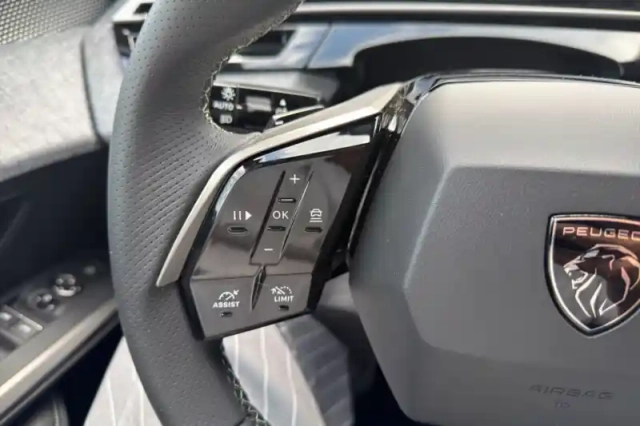 Peugeot 3008 electrique 325 ch 4x4 73 kwh — photo 19