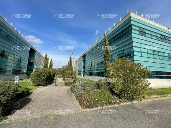 Bureaux 1324 m²