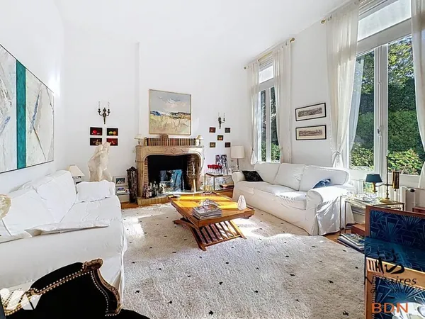 Maison 9 pièces 366 m²