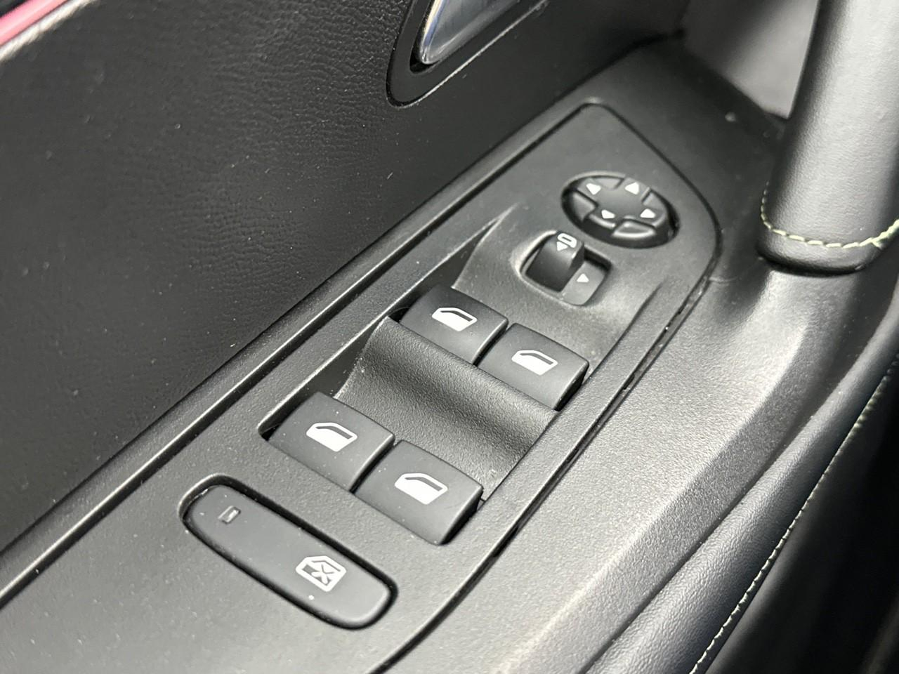 Peugeot 2008 puretech 130 s&s eat8 gt — photo 16