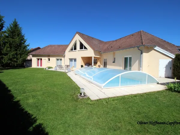 Maison 9 pièces 234 m²