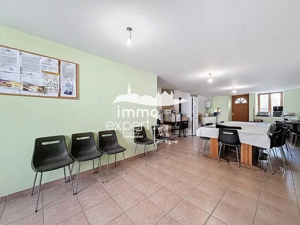 À vendre Petit immeuble au centre-ville de Mirecourt