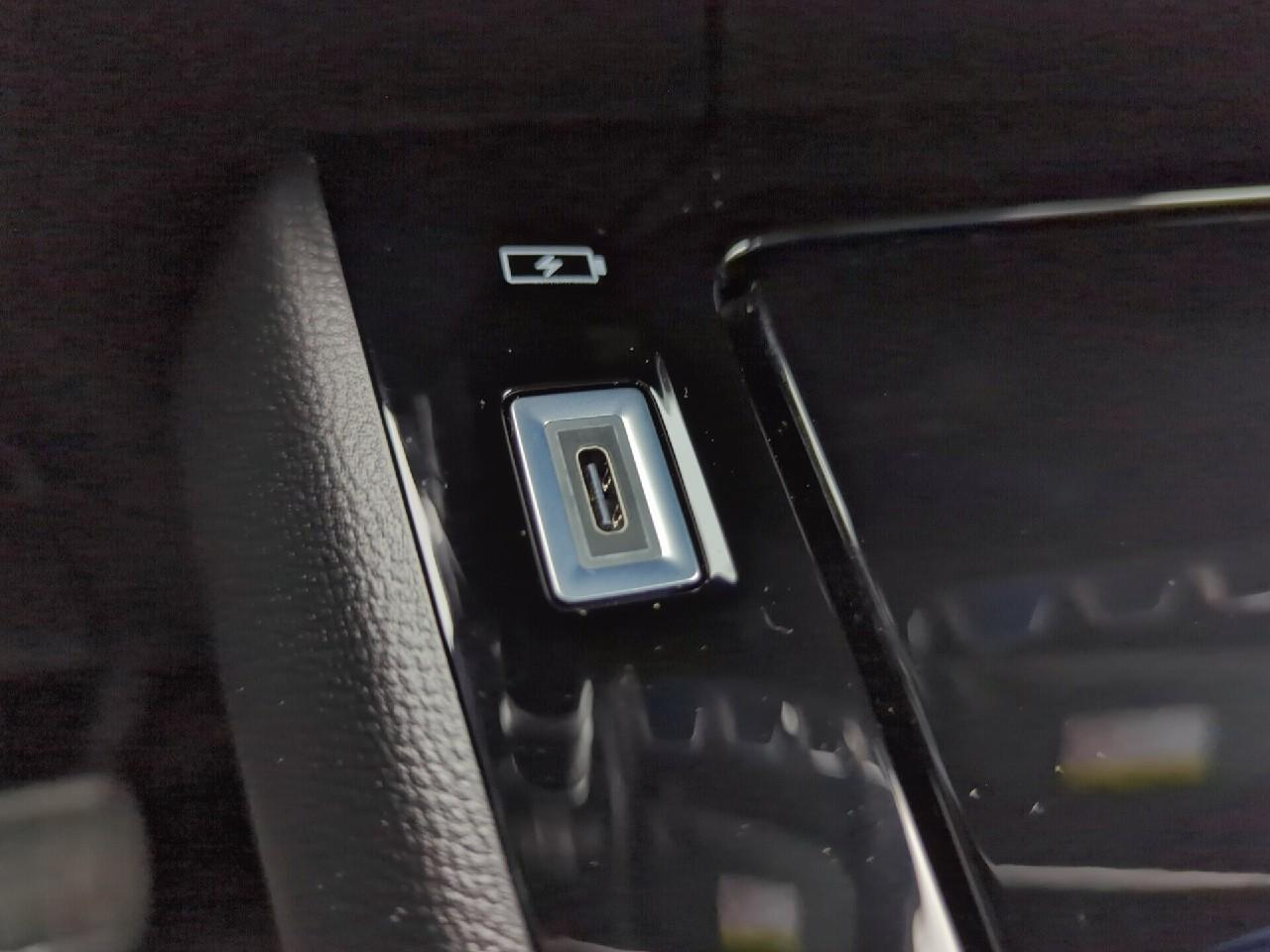 Peugeot 2008 hybrid 145 ch e-dcs6 allure — photo 25