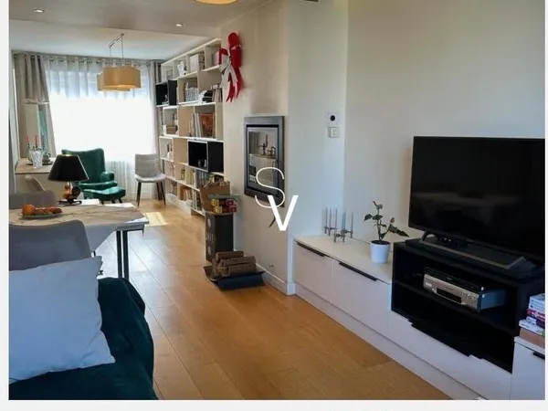 Viager occupé - Appartement T3 de 72 m2 avec terrasse et garage fermé - Madame 82 ans
