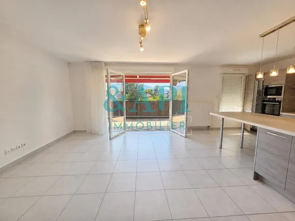 SCIEZ idéalement situé grand appartement T3 avec terrasse