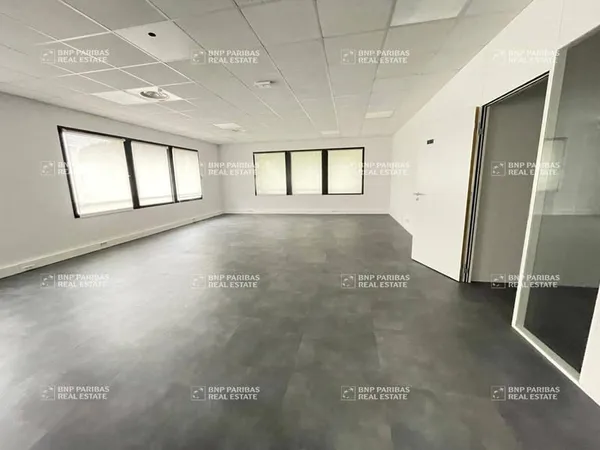 Bureaux 928 m²