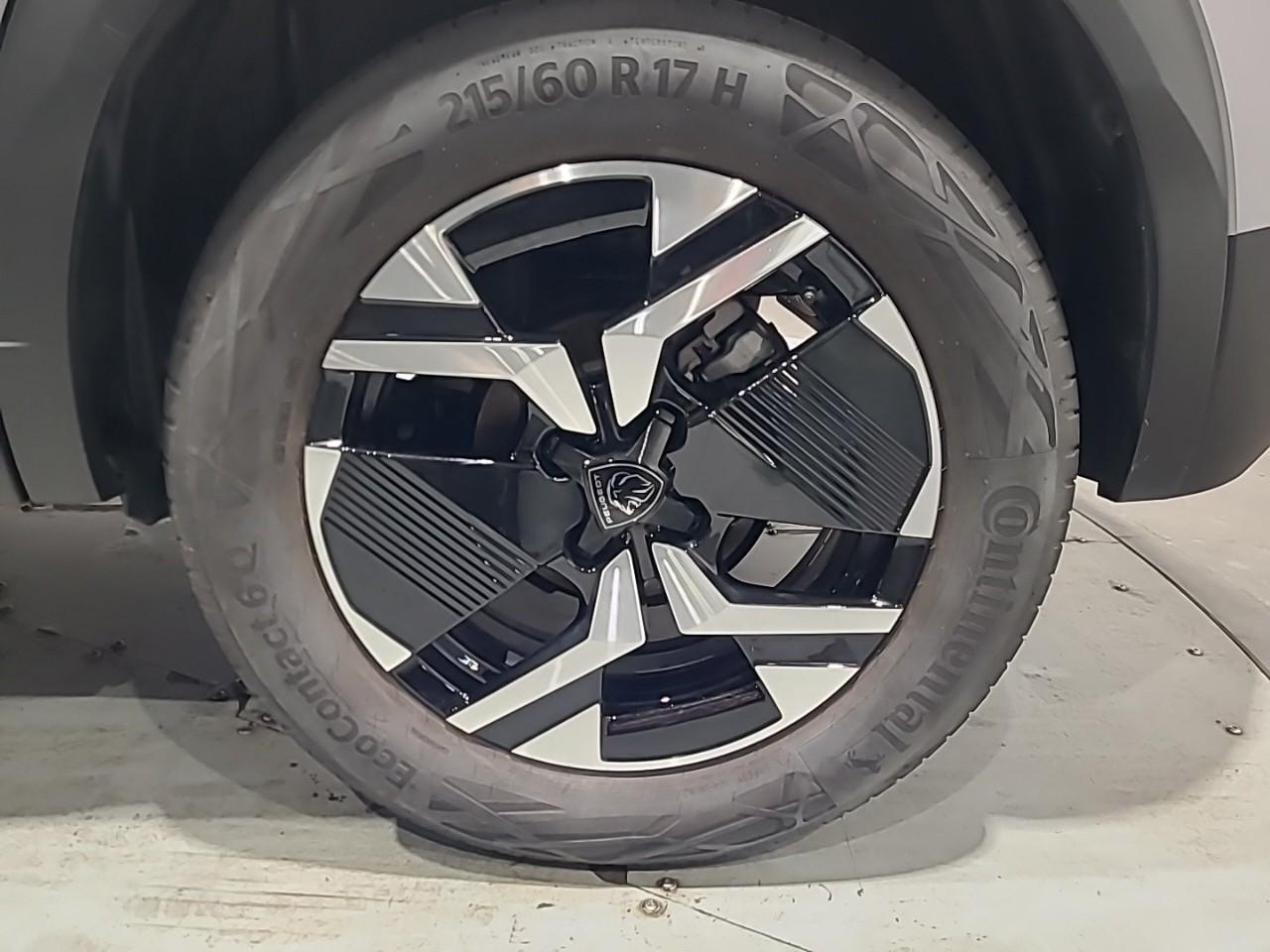Peugeot 2008 hybrid 145 e-dcs6 allure — photo 16
