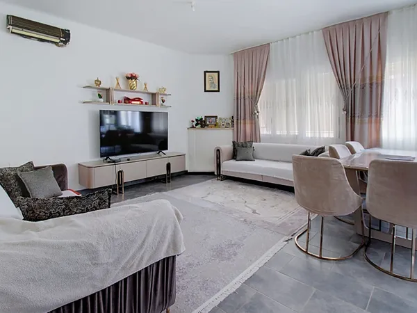 EXCLUSIVITÉ Appartement T4 de 82 m² vendu loué Calme, entrée indépendante et proximité des commerces