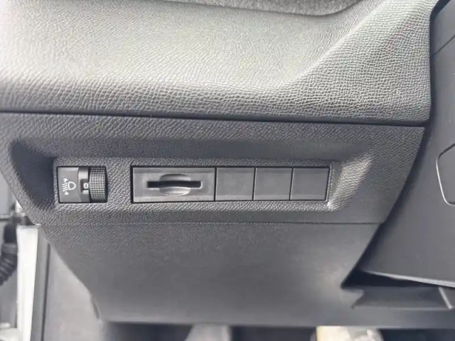 Peugeot 308 hybrid 136 e-dcs6 allure — photo 16