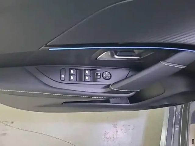 Peugeot 208 hybrid 110 e-dcs6 — photo 38