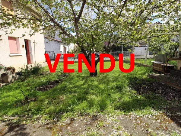 A vendre maison à rénover avec un jardin et un garage