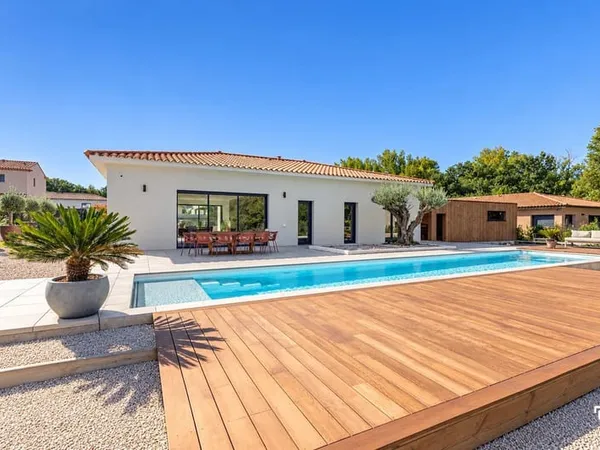 PÉPITE DESIGN - Maison T5 de 151m2 - PLAIN PIED - Terrain 1200m2 + Piscine + Garage - 13610 LE PUY S