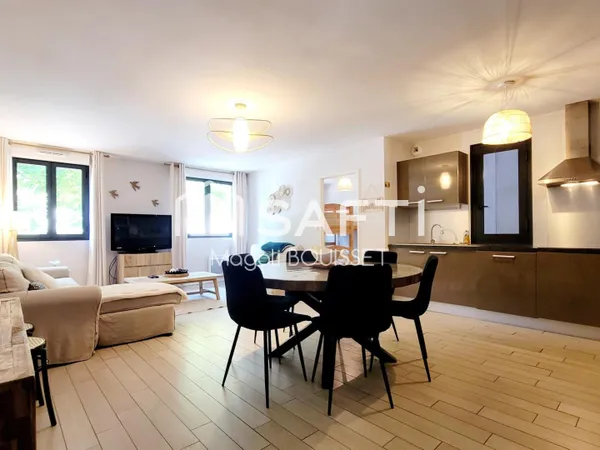 Appartement T4 de 91m², refait à neuf matériaux de qualité et vendu meublé, terrasse, ascenseur, pla