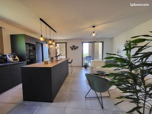 À vendre, bel appartement T3 de 67m2, balcon, garage, vue Vercors