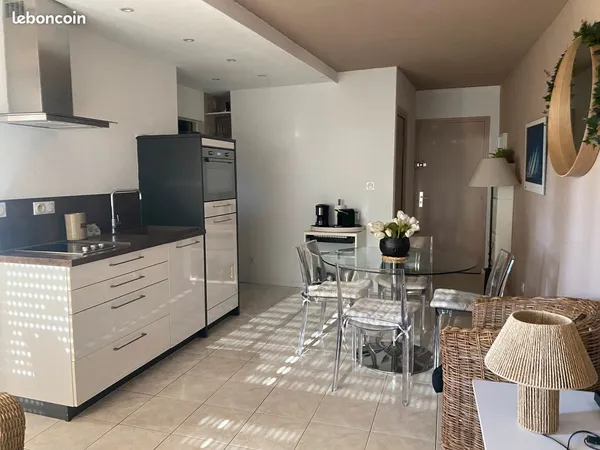 TRES BEL APPARTEMENT 40m2 FACE A LA MER BELLES PRESTATIONS