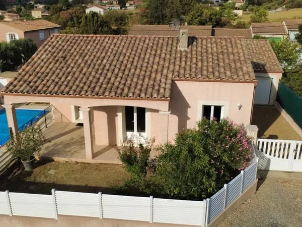 Maison de plain-pied avec piscine - 4 pièces - 82 m²