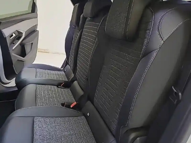 Peugeot 5008 hybrid 145 e-dcs6 — photo 12