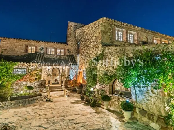 Bastide en pierre d'exception à Biot avec piscine et vues sur mer