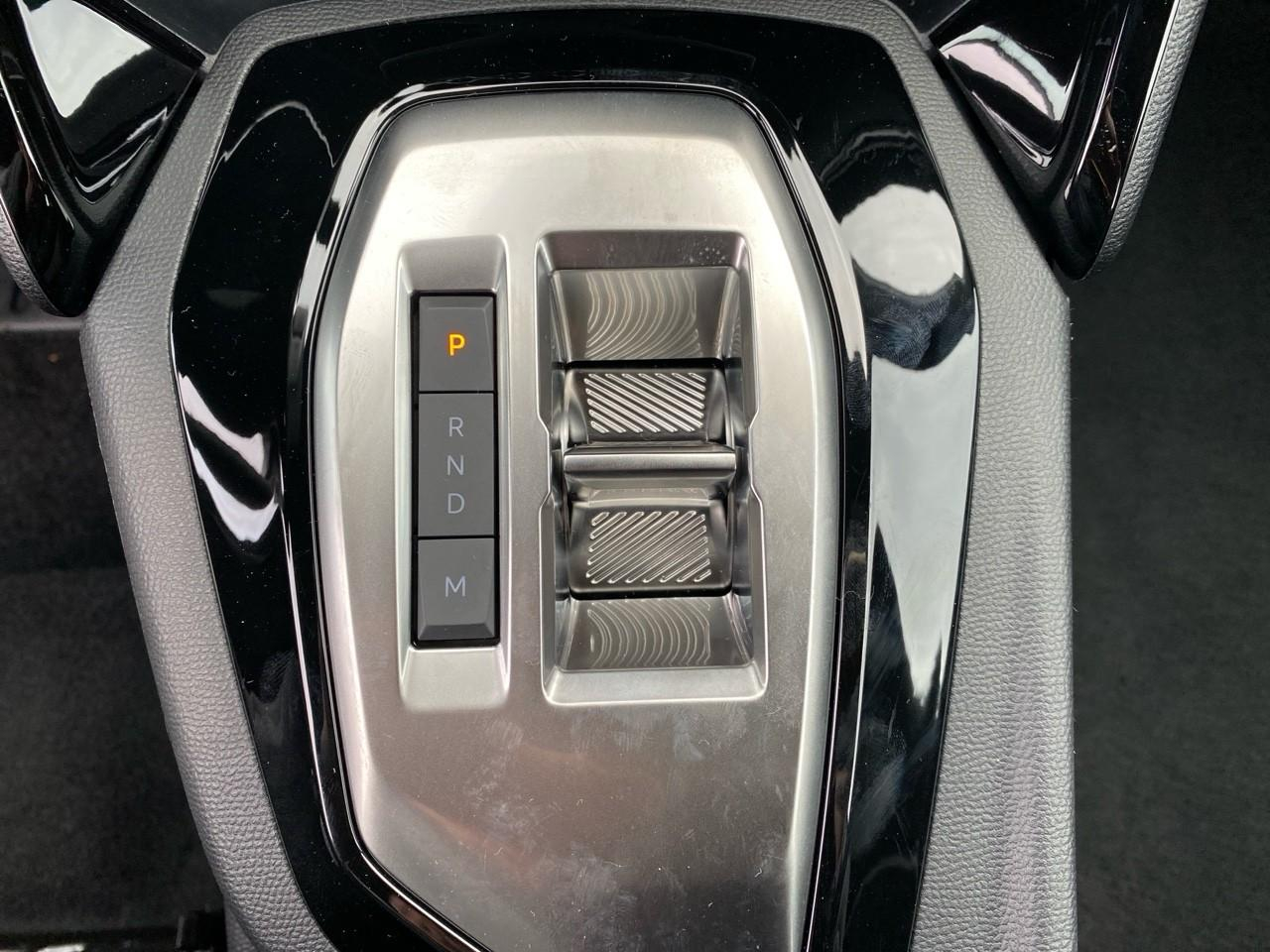 Peugeot 2008 1.2 hybrid 145ch style e-dcs6 — photo 14