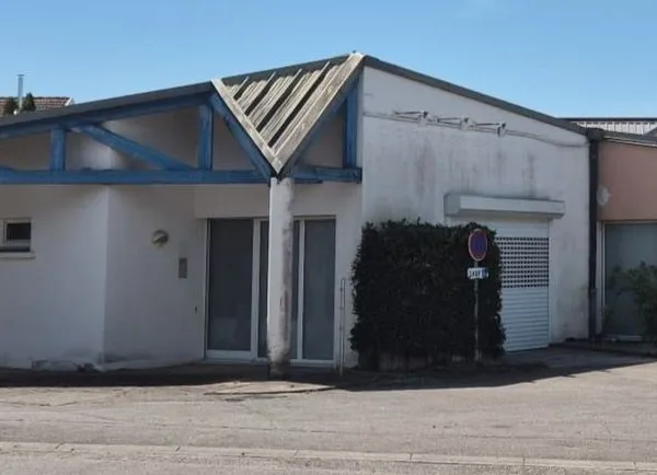 Épinal-Razimont - à partir de 150m² - Local professionnel / bureaux / commercial de plain-pied à lou
