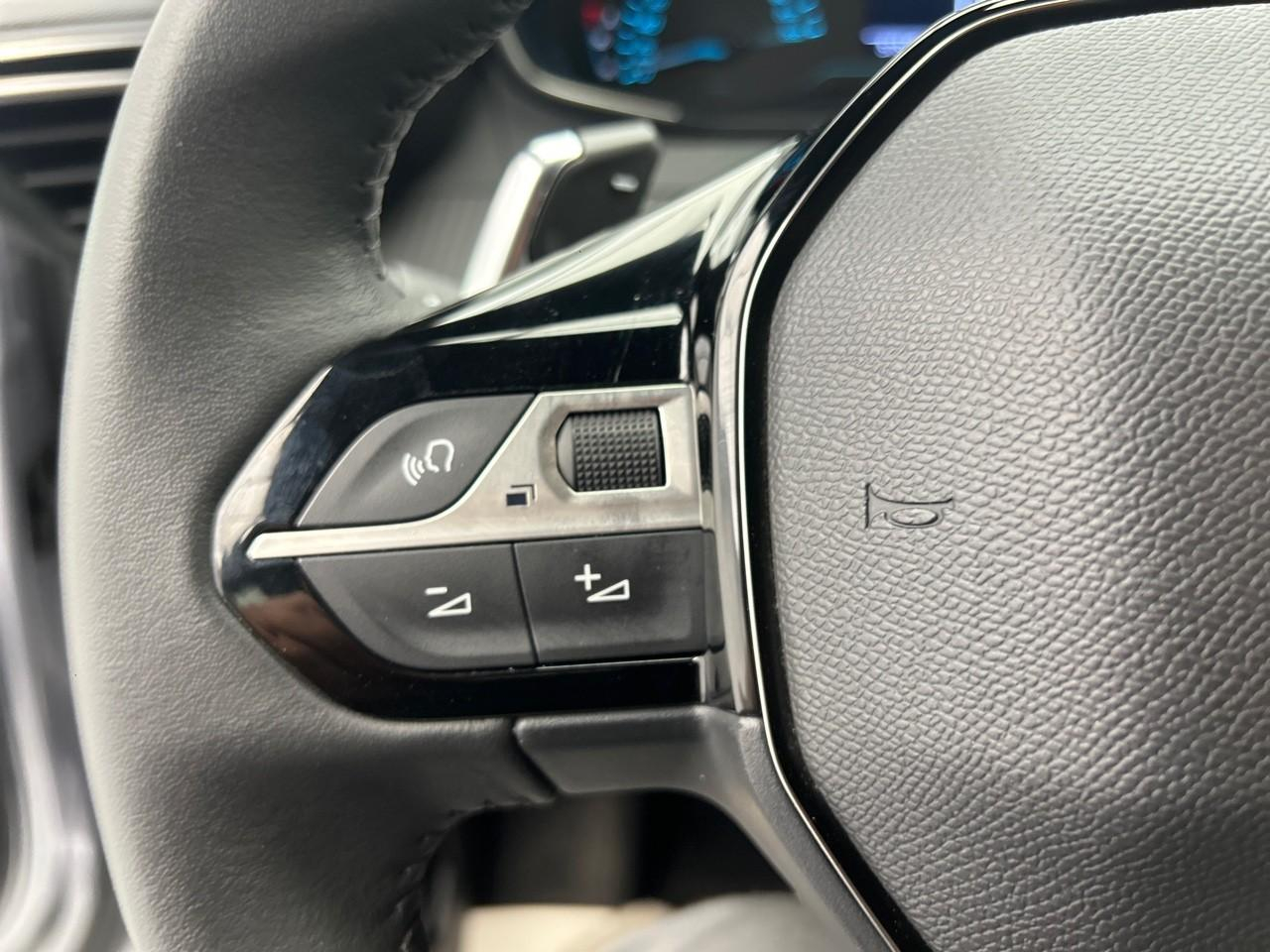 Peugeot 2008 hybrid 136 e-dcs6 active — photo 23