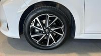 Toyota Yaris 116h Collection 5p — photo 31