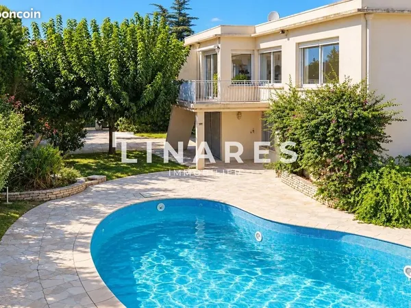 Villa 6 pièces 161 m²