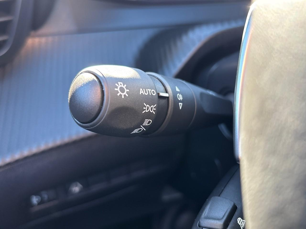 Peugeot 2008 1.2 hybrid 145ch allure e-dcs6 — photo 27