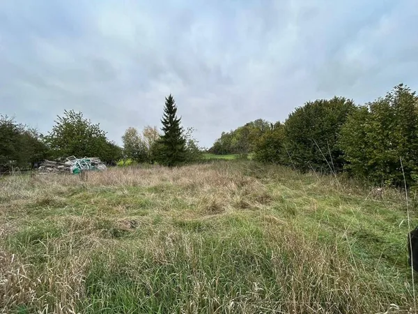 Terrain 976 m²