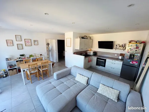 APPARTEMENT 43 m² - TERRASSE 16 m² - PARKING PRIVATIF - L'ÉTRAT