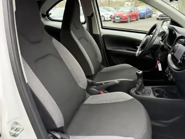 Toyota Aygo 1.0 vvt-i 72 dynamic — photo 18
