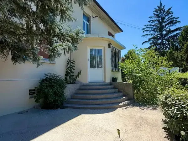 Appartement 4 pièces de 112 m2 avec jardin sur les hauteurs