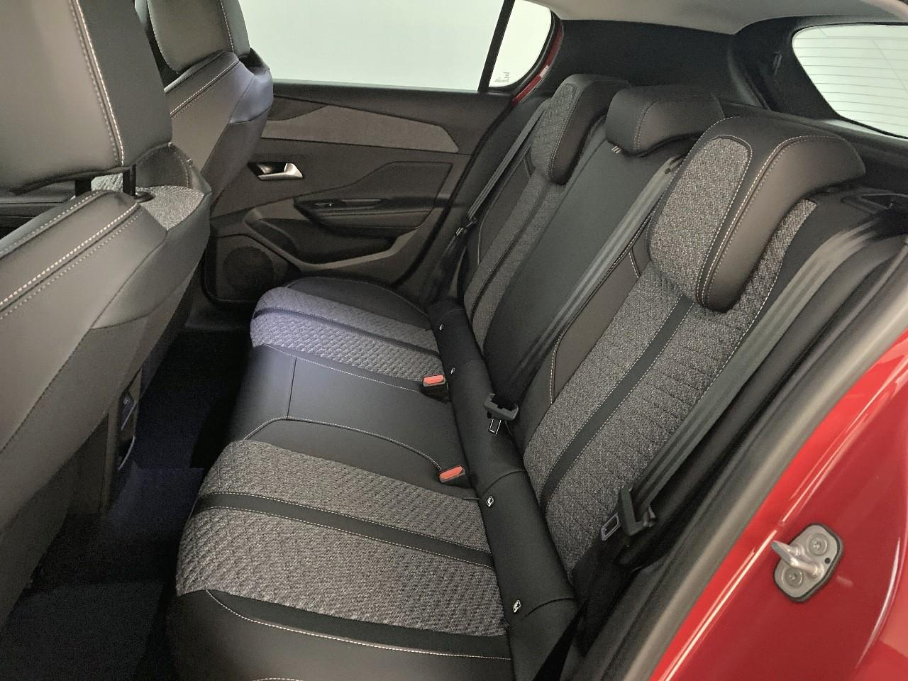 Peugeot 308 hybrid 145 e-dcs6 allure — photo 10