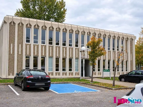 Bureaux de 202m² à louer en RDC à Bordeaux