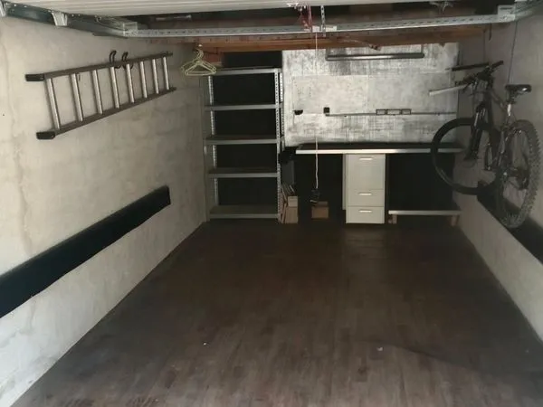 Garage avec mezzanine
