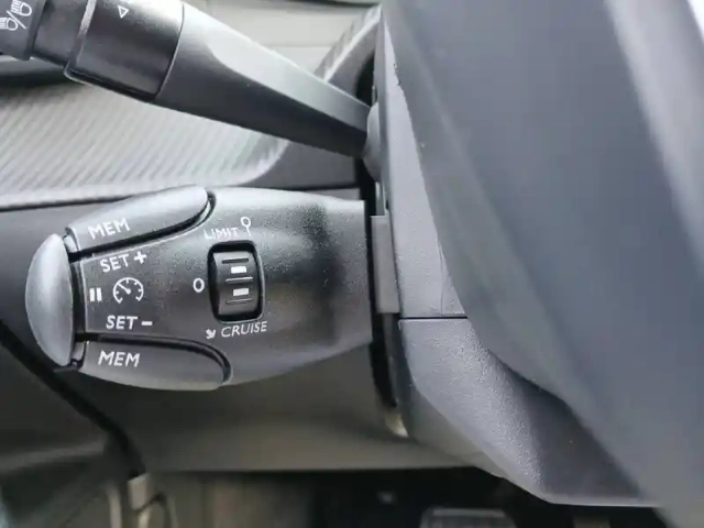 Peugeot 2008 hybrid 145 e-dcs6 — photo 18