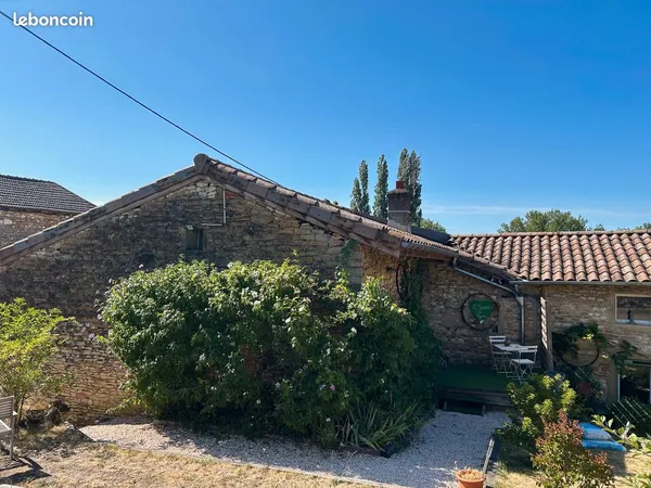 Studio meublé 25 m² avec terrasse et entrée privative, Davayé (71)