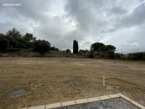 Terrain 1056 m²