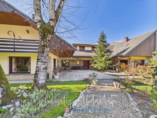 Grande propriété familiale sur 7 533 m² de terrain plat