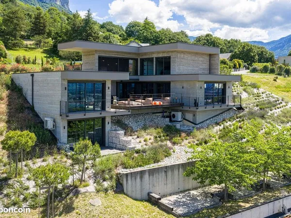 Villa 4 pièces 175 m²