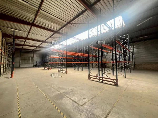 Local d'activité 789 m²