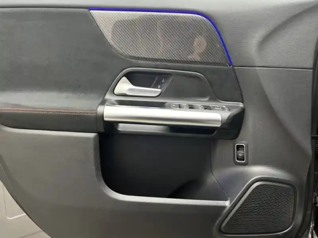 Mercedes Gla 200 d amg line — photo 18