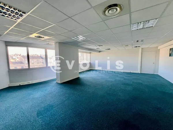 Bureaux 708 m²