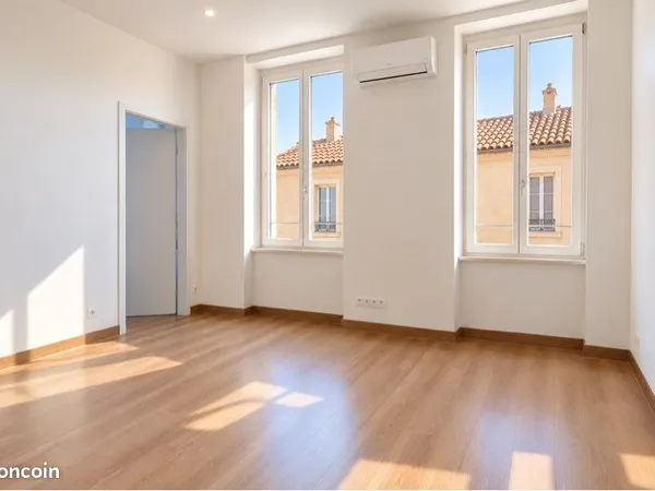Appartement T2 30 m2 rénové, hypercentre, Valence
