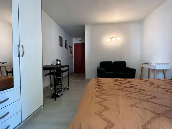 Location studio meublé avec balcon