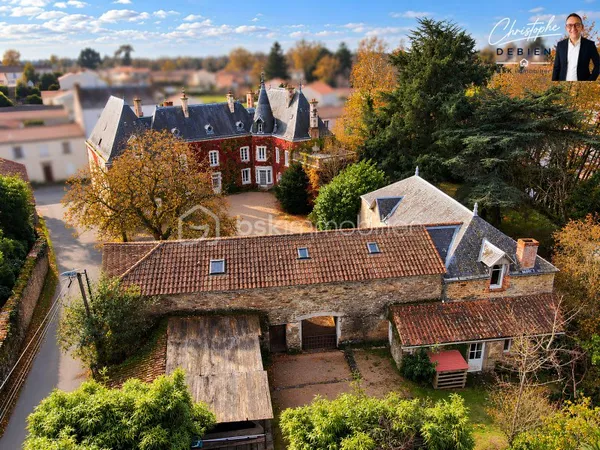Maison 17 pièces 700 m²